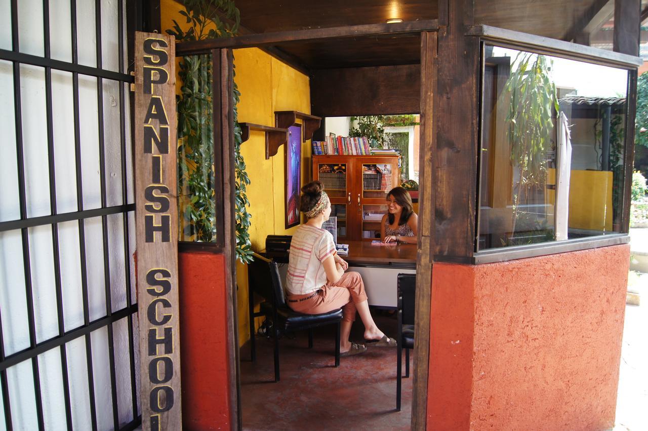 Split Hostel Antigua Eksteriør billede