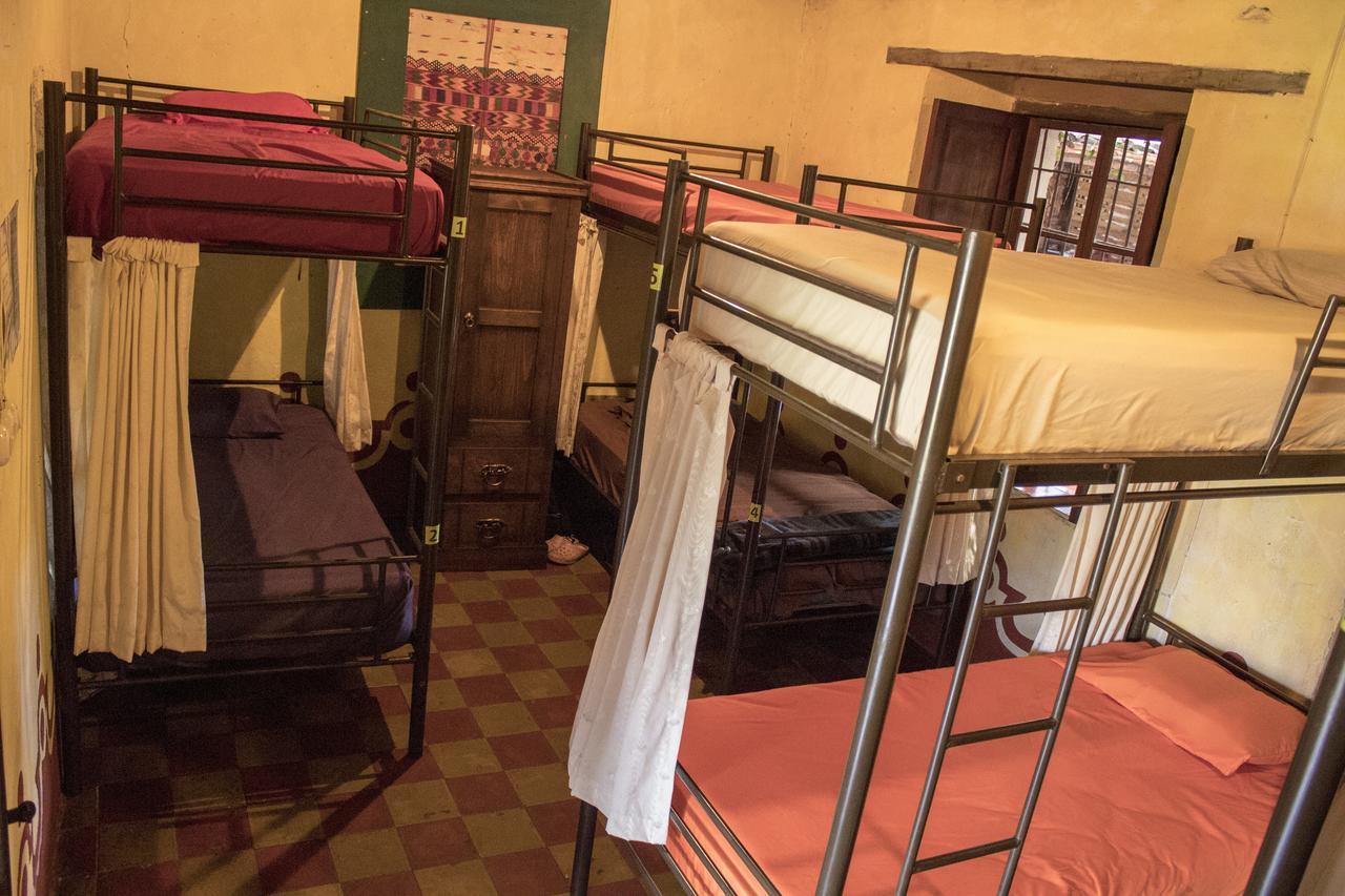 Split Hostel Antigua Eksteriør billede